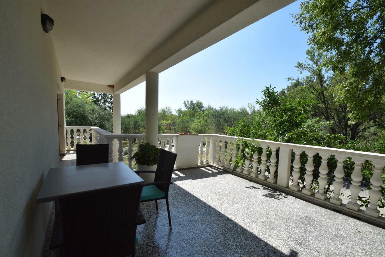 Apartments Nina Starigrad Paklenica Εξωτερικό φωτογραφία