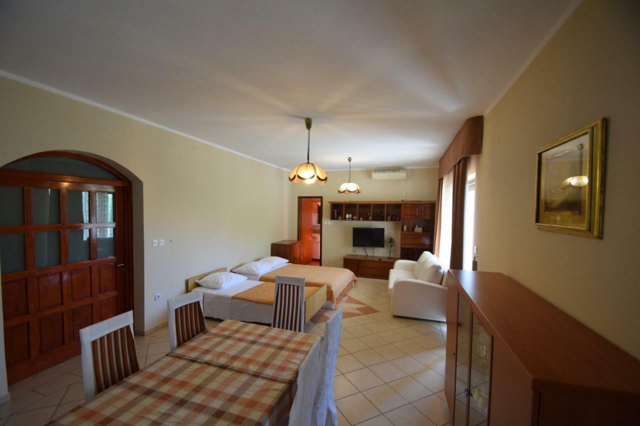 Apartments Nina Starigrad Paklenica Εξωτερικό φωτογραφία