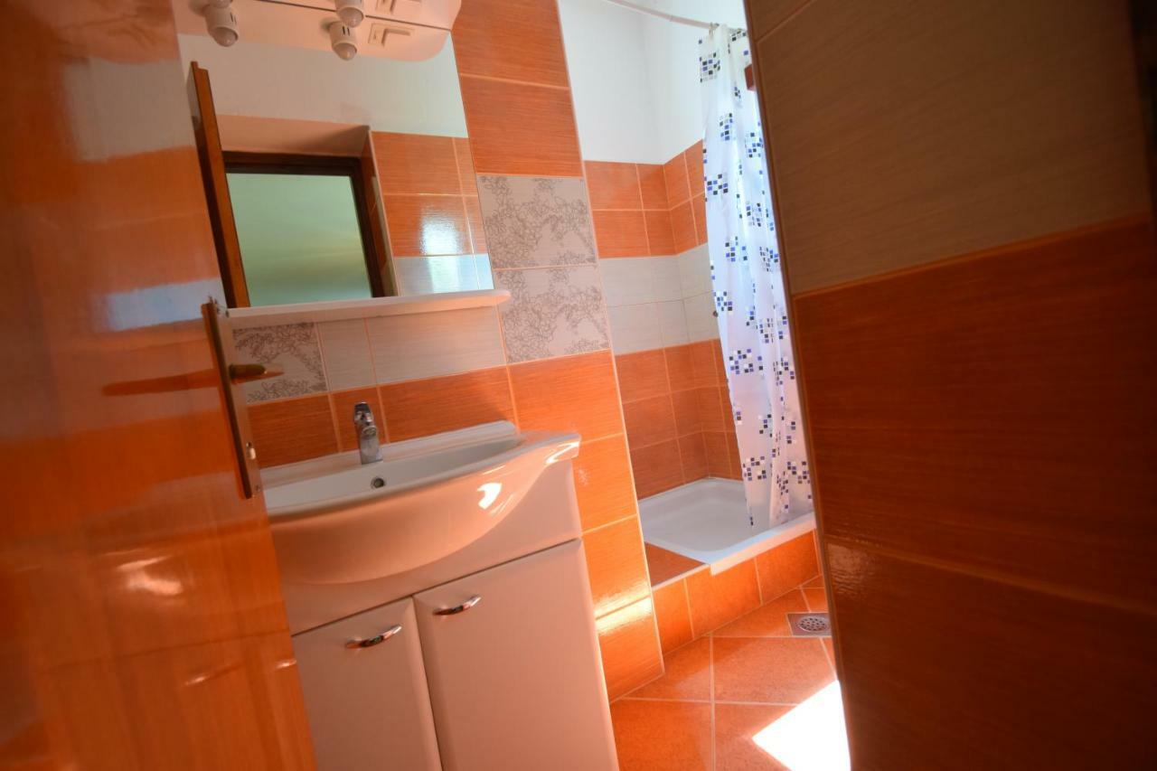 Apartments Nina Starigrad Paklenica Εξωτερικό φωτογραφία