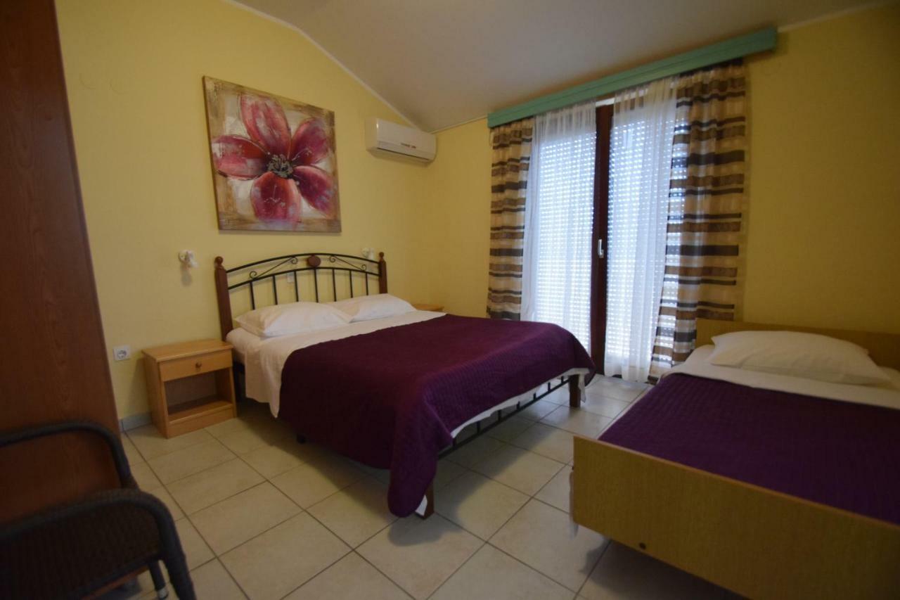 Apartments Nina Starigrad Paklenica Εξωτερικό φωτογραφία