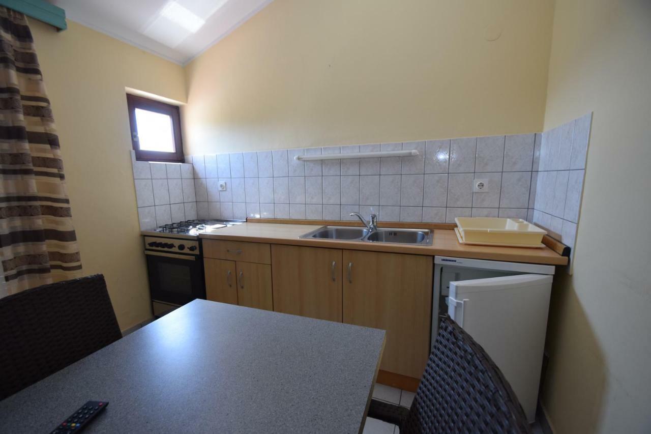 Apartments Nina Starigrad Paklenica Εξωτερικό φωτογραφία