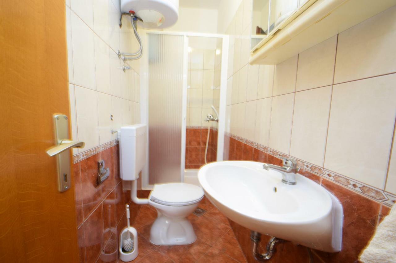 Apartments Nina Starigrad Paklenica Εξωτερικό φωτογραφία