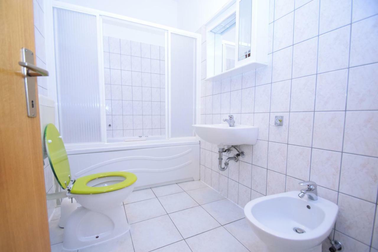 Apartments Nina Starigrad Paklenica Εξωτερικό φωτογραφία