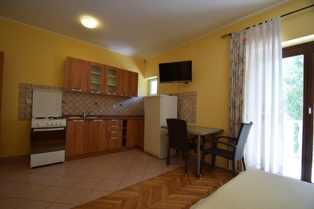 Apartments Nina Starigrad Paklenica Εξωτερικό φωτογραφία