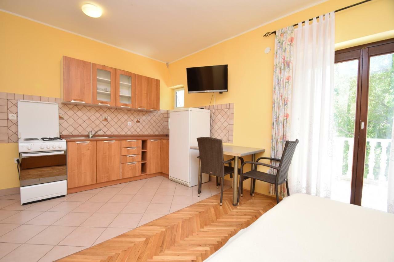 Apartments Nina Starigrad Paklenica Εξωτερικό φωτογραφία