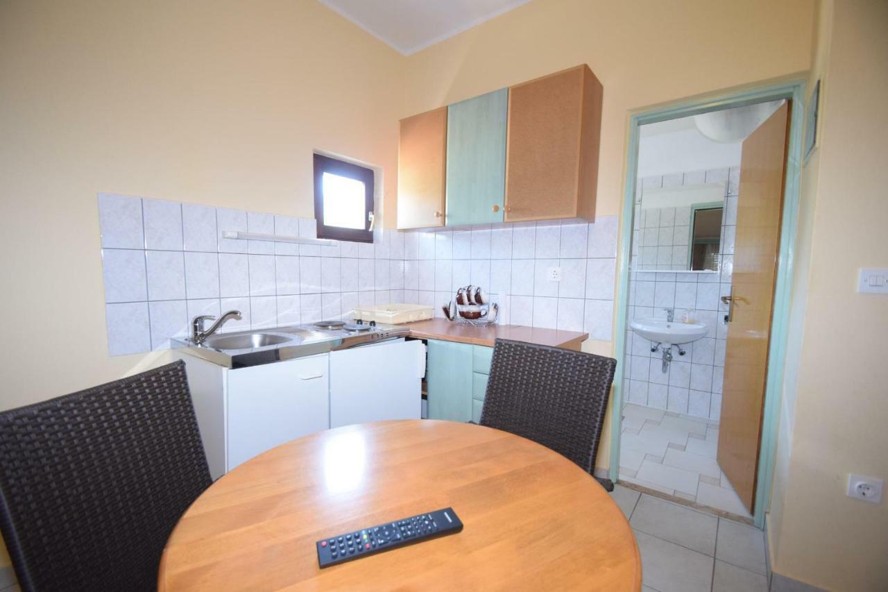 Apartments Nina Starigrad Paklenica Εξωτερικό φωτογραφία