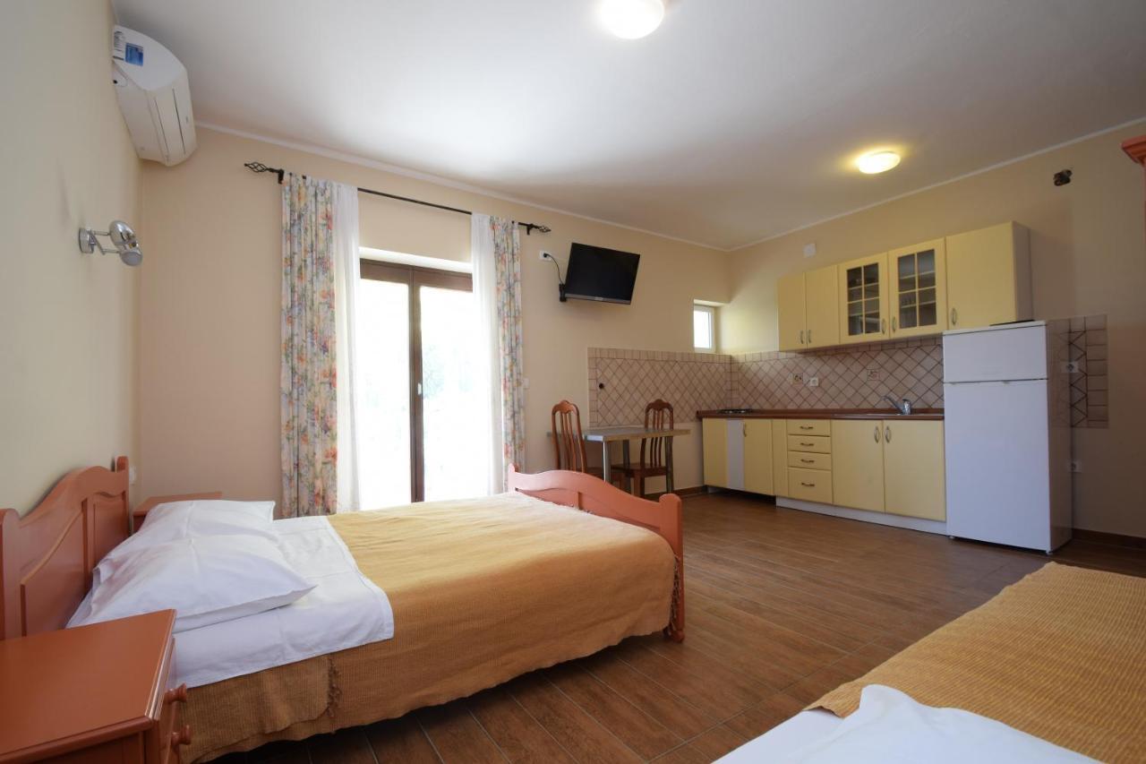 Apartments Nina Starigrad Paklenica Εξωτερικό φωτογραφία
