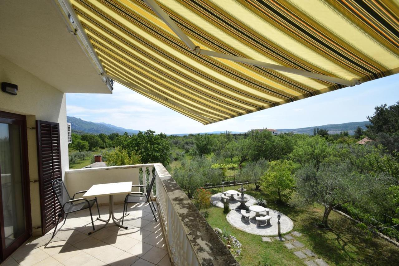 Apartments Nina Starigrad Paklenica Εξωτερικό φωτογραφία