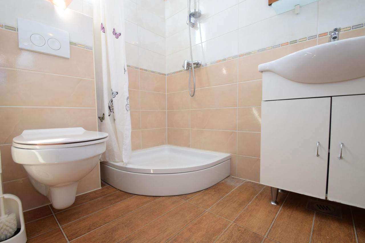 Apartments Nina Starigrad Paklenica Εξωτερικό φωτογραφία