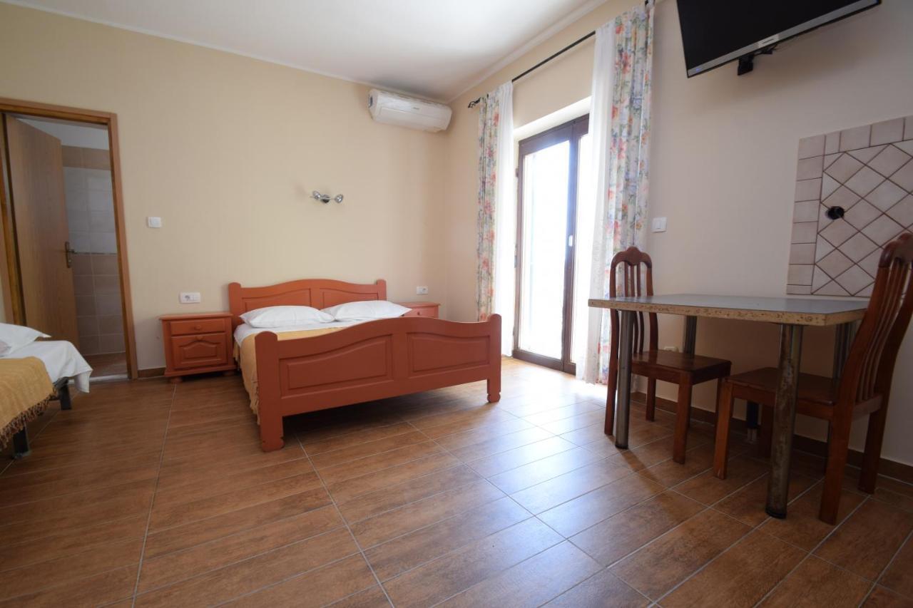 Apartments Nina Starigrad Paklenica Εξωτερικό φωτογραφία