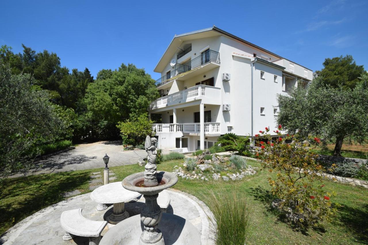 Apartments Nina Starigrad Paklenica Εξωτερικό φωτογραφία