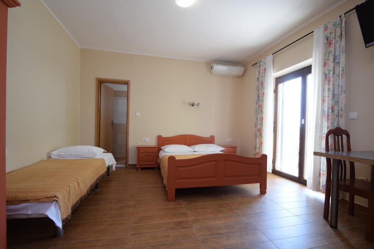 Apartments Nina Starigrad Paklenica Εξωτερικό φωτογραφία